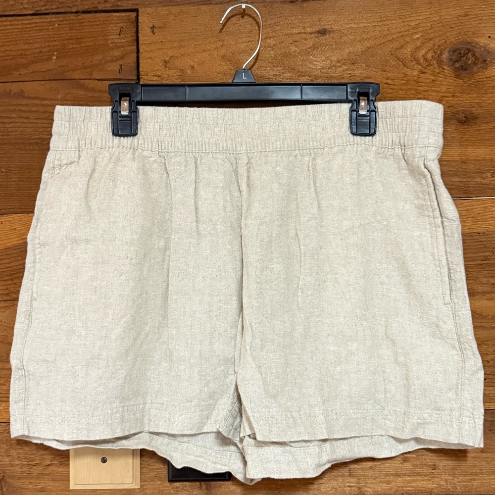 Old Navy Natural/Cream High-Waist Linen-Blend Shorts. Good cond w/ pockets. L